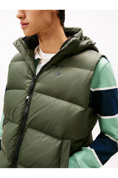 Tommy Hilfiger Men's Green Vest Dm0Dm20465 Mrh