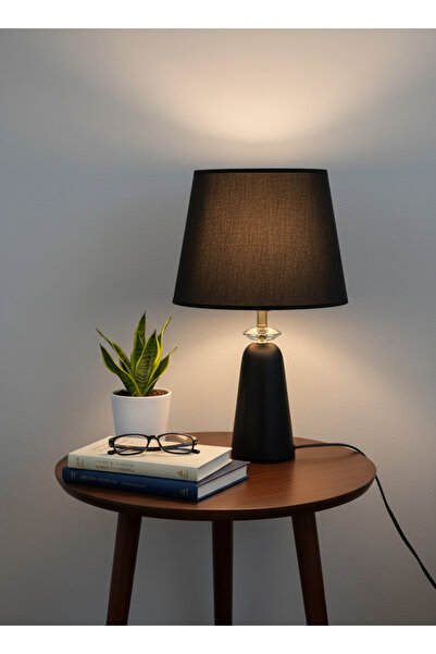 Living أباجورة سوداء بقاعدة مخروطية ولمسة كريستال ذهبية، ارتفاع 47 سم