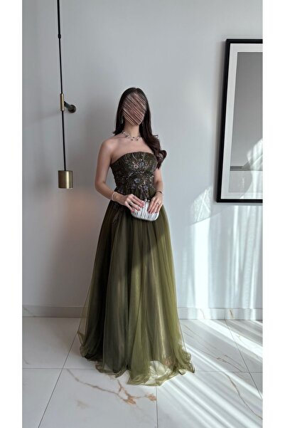 Lara فستان سهرة زيتوني طويل بدون أكمام بتطريز فاخر من