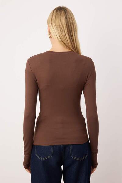 Trendyol Collection Brown Viscose/Soft Fabric Stretch Knitted Blouse with Finger Detail Twoaw25Bz00014