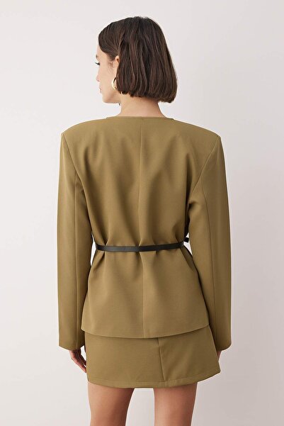 Trendyol Collection Відкритий хакі з поясом, звичайний крій, тканий блейзер TWOAW26BC00056