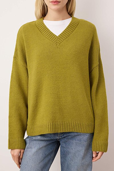 Trendyol Collection Wardrobe Essentials Oil Green Basic Wide Fit Soft Textured Knit Sweater |   Twoaw26Kz00091