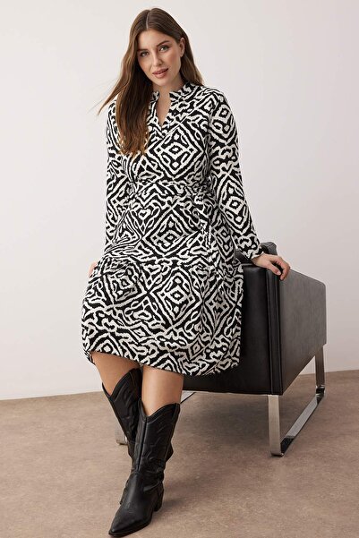 Trendyol Curve Black-And-White Pattern Polo Neck Wrinkled Knitted Plus Size Dress Tbbaw26Ah00090