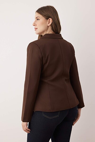 Trendyol Curve Καφέ υφαντό μπουφάν μεγάλου μεγέθους που εφαρμόζεται στο σώμα TBBAW26AG00026