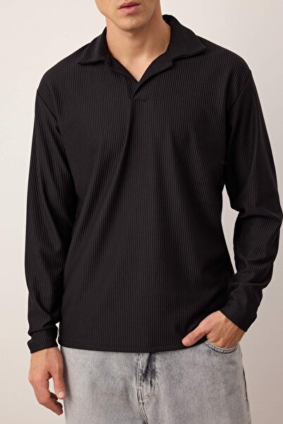 Trendyol Collection Černé oversize polo tričko s hladkým pleteným límcem TMNAW25PO00001