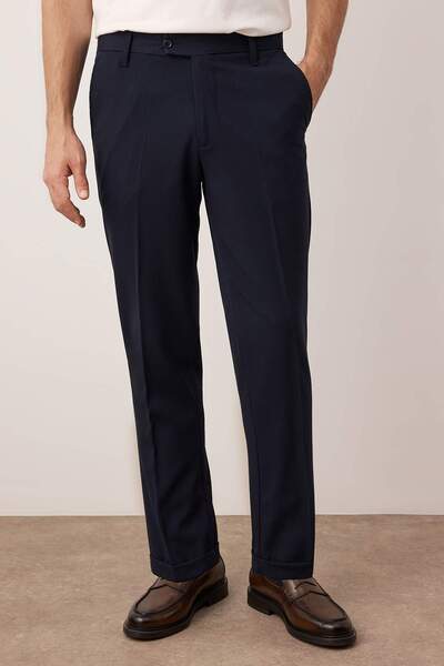 Trendyol Collection Marineblaue Herren Boyfriend-Fit Stoffhose TMNAW26PL00017