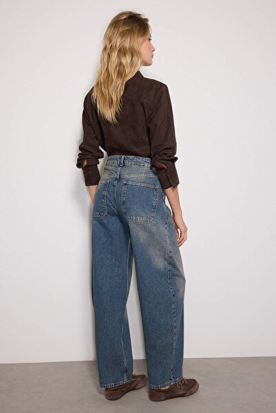 Trendyol Collection Tmavě modré vybledlé efekty Vintage s nízkým pasem volné pytlovité džíny TWOSS24JE00052