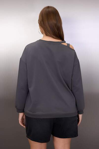 Trendyol Curve Πλεκτό φούτερ με λεπτομέρεια ανθρακί με λαιμόκοψη και κοψίματα TBBAW26AO00017