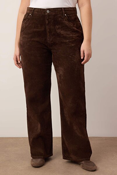 Trendyol Curve Τζιν με καφέ σουέντ εφέ, ίσια εφαρμογή, μεγάλο μέγεθος TBBAW26CJ00037