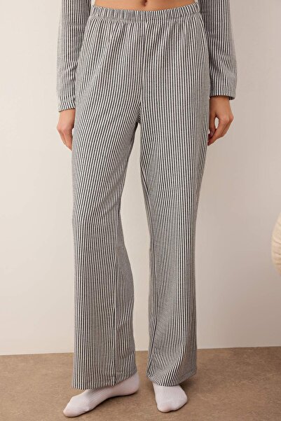 Trendyol Collection Schwarz-weiß gestreiftes, geripptes Pyjama-Set mit Hemdkragen, gestrickt, THMAW26PT00131