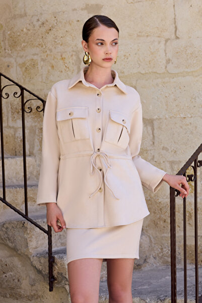 Vitrin Beli Bağcıklı Kapak Cepli Düğmeli Ceket