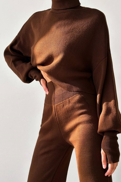 vuvutasarım Turtleneck, Hand-stitched Brown Knitwear Sweater and High Waist Brown Knitwear Trousers Double Suit 015