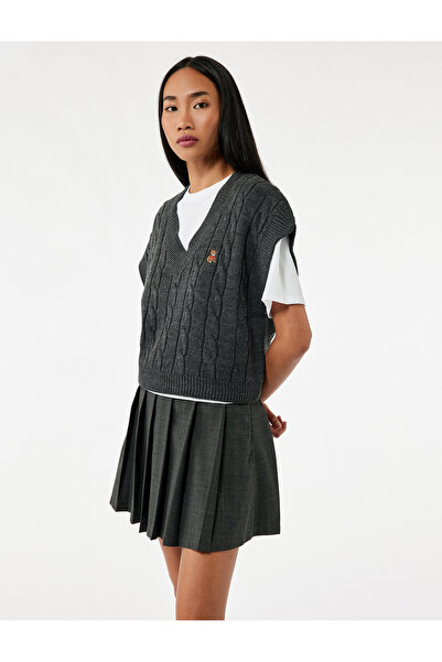 Koton Kolsuz V Yaka Ayıcık İşleme Detaylı Saç Örgü Oversize Süveter