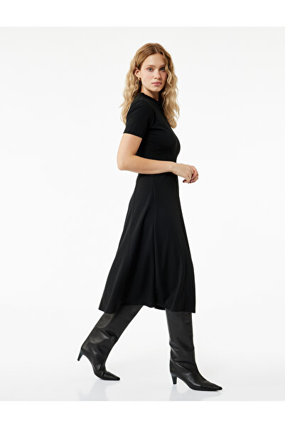 Koton Krep Scuba Kumaş Slim Fit Kısa Kollu Bisiklet Yaka Midi Boy Kloş Elbise