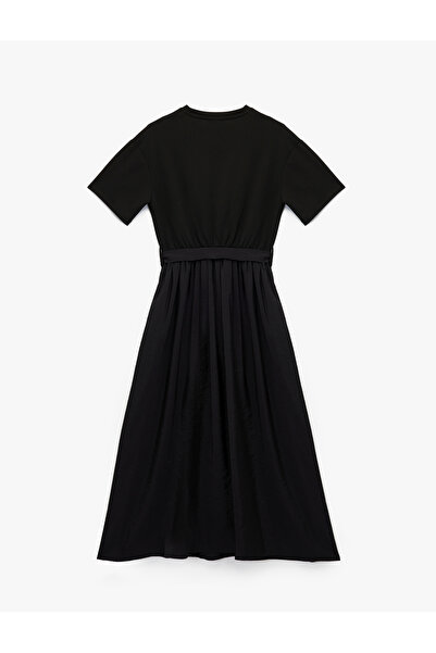 Koton Άνετο ύφασμα κρεπ με κοντό μανίκι, λαιμόκοψη και μακρύ φόρεμα με ζώνη