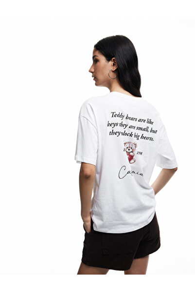 Koton تي شيرت قطني بأكمام قصيرة ورقبة دائرية مطبوع عليه دمية دب كبير الحجم