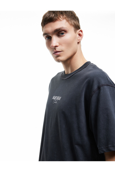 Koton Pamuklu Kısa Kollu Bisiklet Yaka Tok Kumaş Baskılı Yıkamalı Oversize Tişört