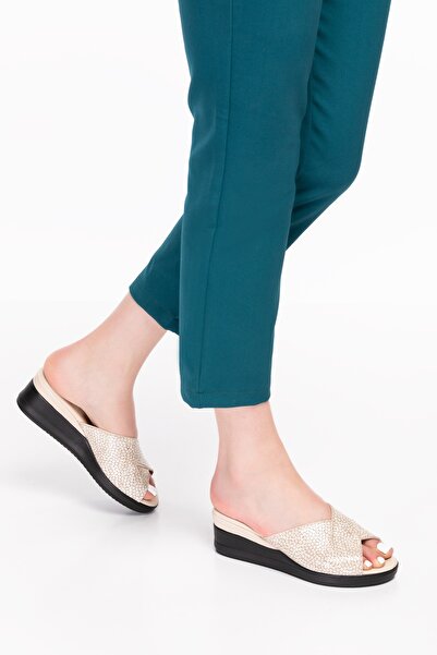 Gondol Домашни пантофи от естествена кожа, артикул № 2763, бежови с крокодилска текстура