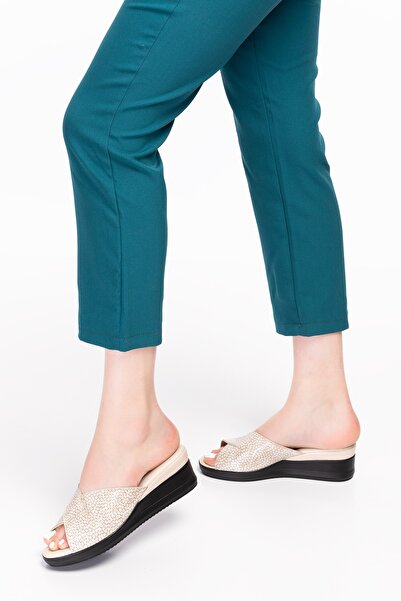 Gondol Домашни пантофи от естествена кожа, артикул № 2763, бежови с крокодилска текстура