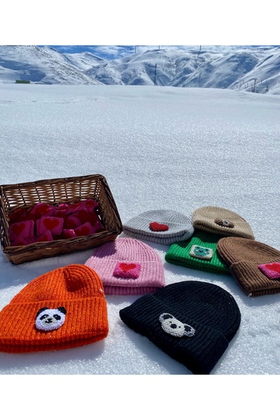 byebruketenci Pink Wool Luxury Beret with Green Frog Animal Punch Motif is Unisex