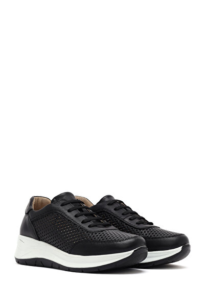Derimod Kadın Siyah Bağcıklı Kalın Tabanlı Deri Sneaker 25SFD501718