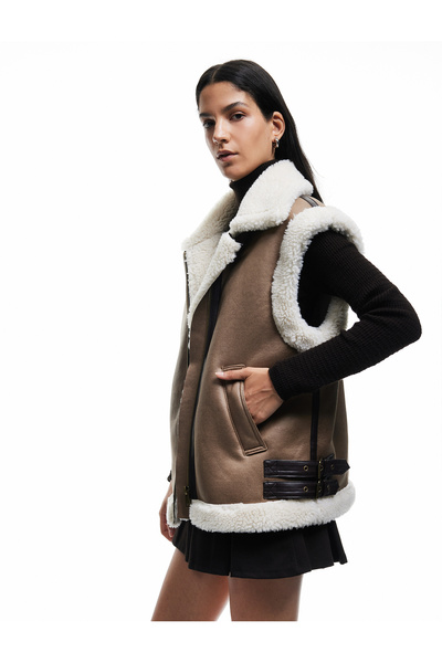 Koton Αμάνικο γιλέκο με φερμουάρ και τσέπες, με βελούδινη επικάλυψη σε στυλ σουέτ