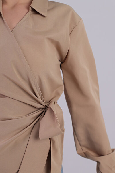 armonika Dámská béžová dvouřadá halenka s límečkem ARM-22Y024025