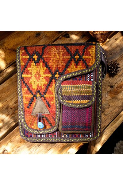 DEHNA El Dokuma Kilim Desenli Omuz Çantası – Tek Cep (En: 20CM, Boy: 23CM, Genişlik: 6cm)