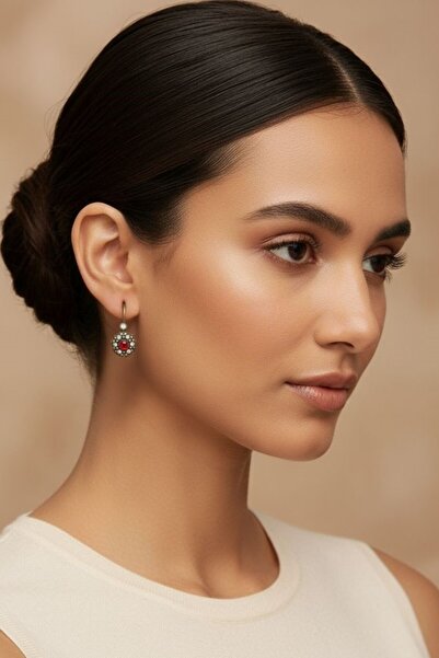 Süspüs Accessories KIRMIZI TAŞ DETAYLI OTANTİK KÜPE