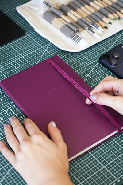 Victoria's Journals Classic 2026 Weekly Agenda 13X21 cm Hard Cover.