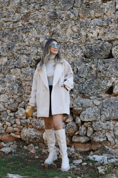 bytugcekaya Palton scurt cu dungi bej