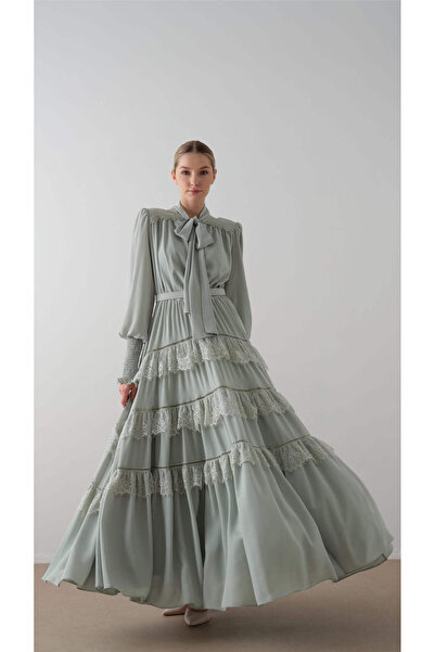 miha Hicran Önal ETEĞİ KAT KAT BÜZGÜLÜ UZUN ELBİSE Mint