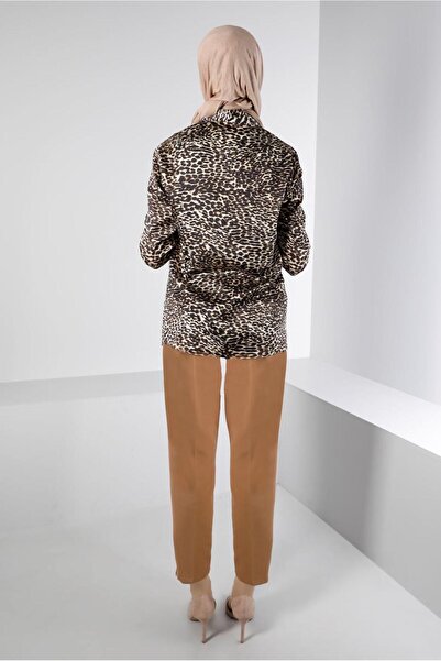 Alvina Σατέν μπλούζα με σχέδιο Leopard 43410