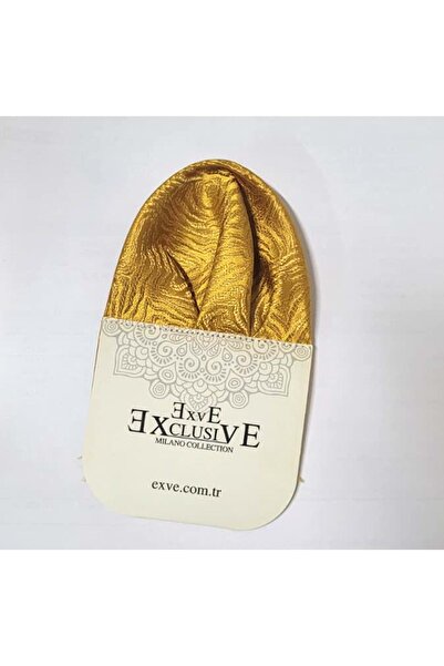 Exve Exclusive Готов за употреба джобен кърпичка със златист мотив на пустинята Сахара, закрепен към картон, за да запази формата си.