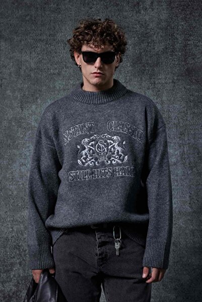 ablukaonline Men's Oversize Crew Neck Embroidered Knit Sweater Gray