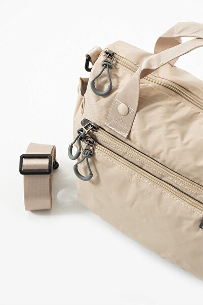 Paul Brand حقيبة نسائية متعددة الأقسام مقاومة للماء من قماش مجعد، موديل رياضي مع حزام كتف وحقيبة يد بلون كريمي