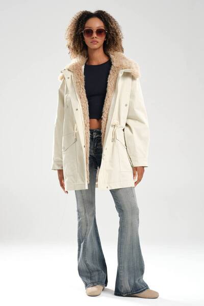 tw3 Premium Quality Designer Coat with Fur Collar and Fur Inside for Women