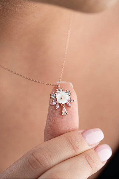 ESSARE 925 Ayar Gümüş Rose Kaplama Pembe Beyaz Taşlı Manolya Çiçeği Kolye