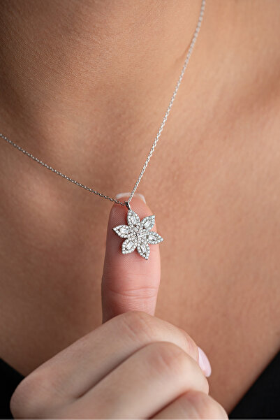 ESSARE 925 Ayar Gümüş Rodyum Kaplama Baget Taşlı Lotus Çiçeği Kolye