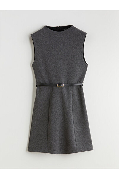 LC Waikiki Φόρεμα σε γραμμή Α με λαιμόκοψη και ζώνη στη μέση