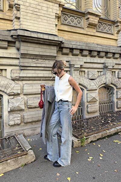 CHUBA Vestă tricotată pentru femei, cu decolteu rotund, cu accesorii cu nasturi argintii, ecru 26W3035