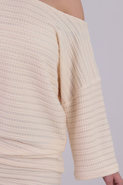 armonika Γυναικείο φόρεμα με μαλακή υφή με λαιμόκοψη εκρού με μανίκια ARM-26K001039