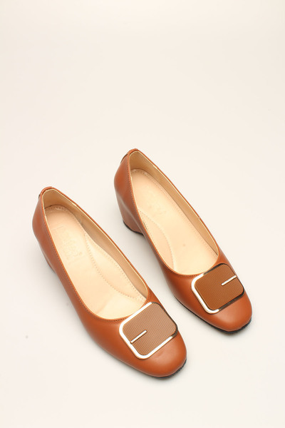 İDİL كعب نسائي بإبزيم جلد أسمر