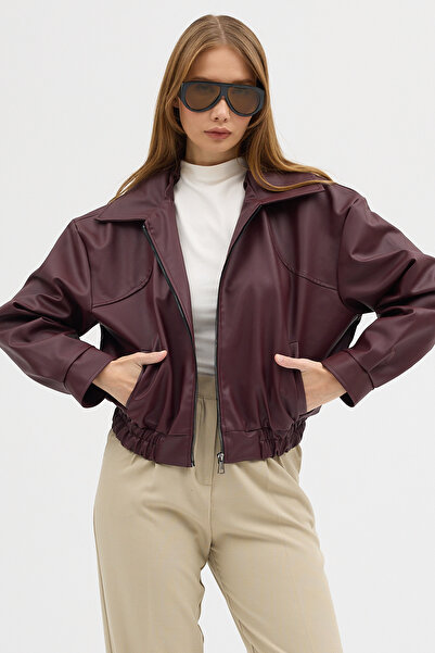 Renvo butik سترة جلدية كبيرة الحجم باللون الأحمر الداكن مع سحاب