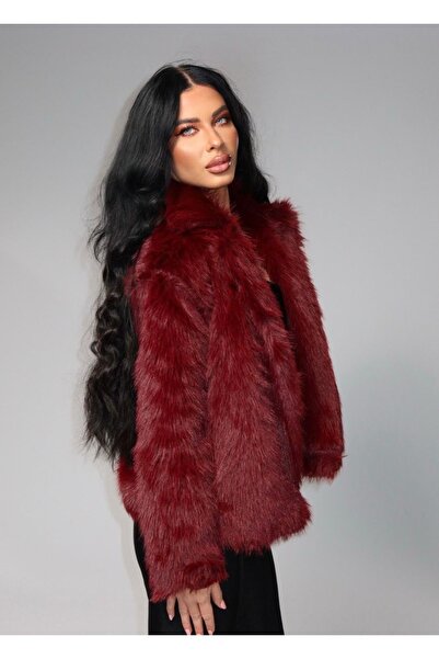Pretty Women's coat made of organic fur