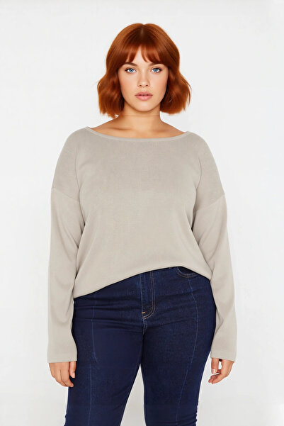 PayBuy Women's Plus Size Relaxed Fit Acrylic Solid Pattern Knitwear Sweater Stylish Choice for Winter Daily Outfits