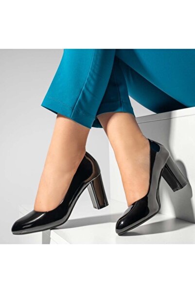 Modlet.ro Women's glossy black thick-heeled shoes MOD02836