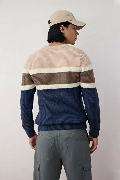 PayBuy Men's Fitted Cut Crew Neck Color Block Thick Knit Sweater Ideal Choice for Casual Outfits.
