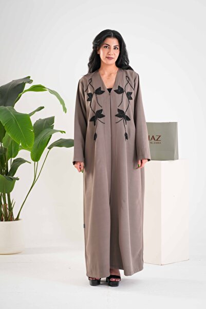 Haz عباية وشيلة رمادية مع عمل أسود