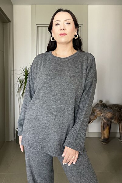 Butik Didem Sakinci Yanları Örgü Detaylı Yumoş ve Likralı Oversize Triko Takım